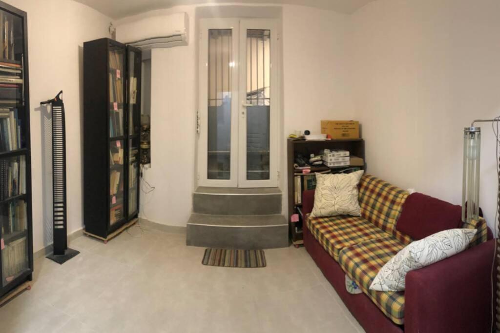 Exarcheia: Independent Ground Floor House. Atenas Exterior foto