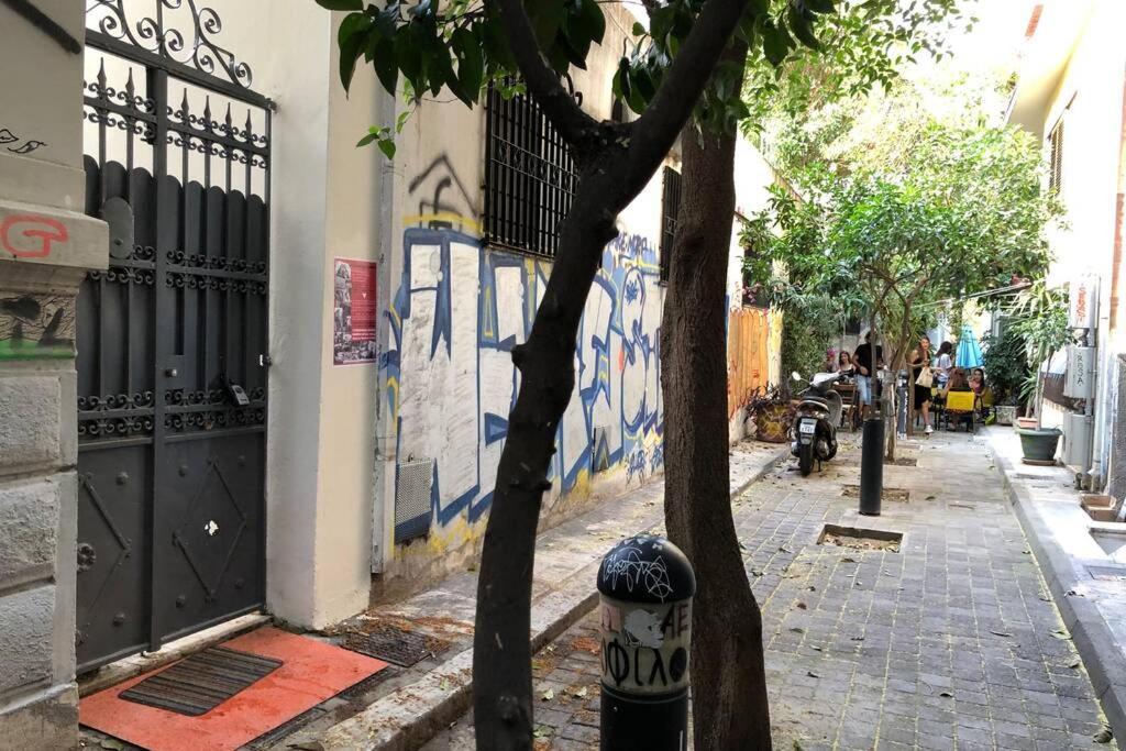 Exarcheia: Independent Ground Floor House. Atenas Exterior foto